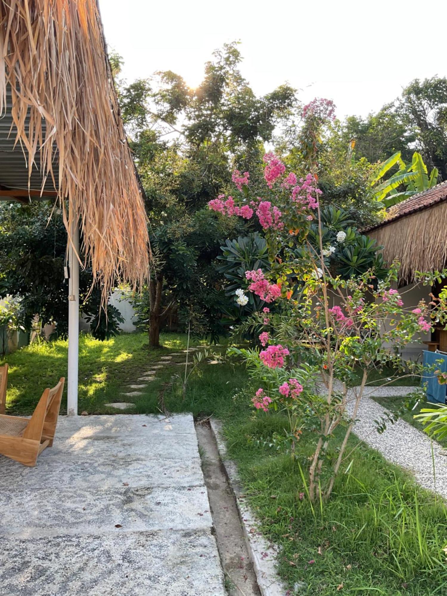 Tiga Spies Hostel Kuta  Экстерьер фото